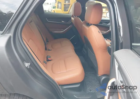 2025 Jaguar F-Pace R-Dynamic S P250 Awd Automatic z USA, uszkodzony, nr VIN SADCT2EXXSA748908